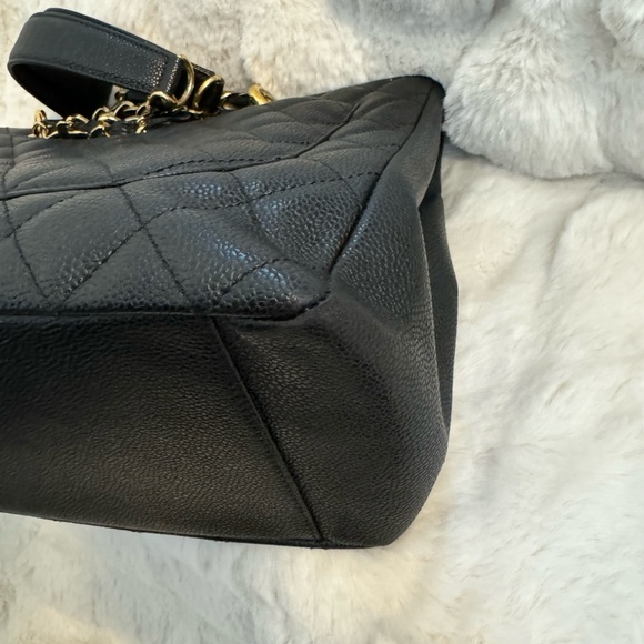 Chanel GST in black caviar leather - Picture 10 of 15